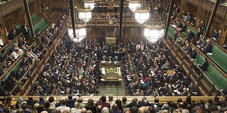 La Camera dei Comuni accusa il Governo di “oltraggio al Parlamento”